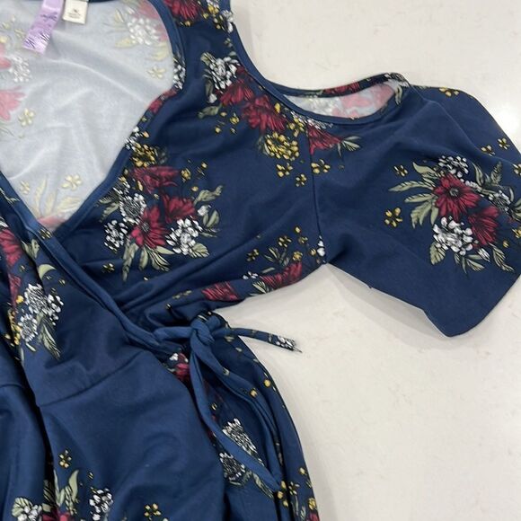 Alya Francesca’s Cold Shoulder floral dress - Picture 3 of 4